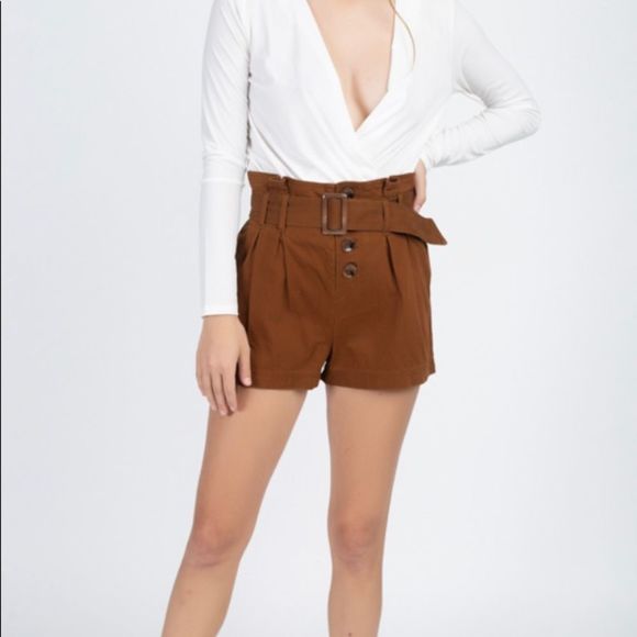 🆕High waisted belted shorts in dark camel - Picture 4 of 5